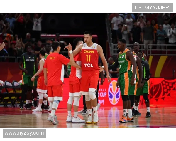 中国男篮对阵波兰首节精彩回顾与战术分析